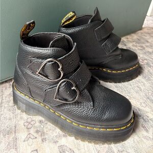 Size 7 black leather Devon heart platform doc martens